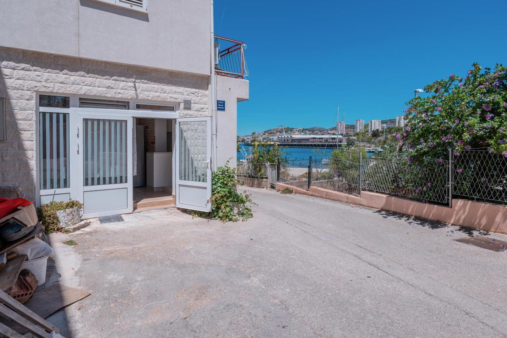 שיבניק Apartments Ema מראה חיצוני תמונה