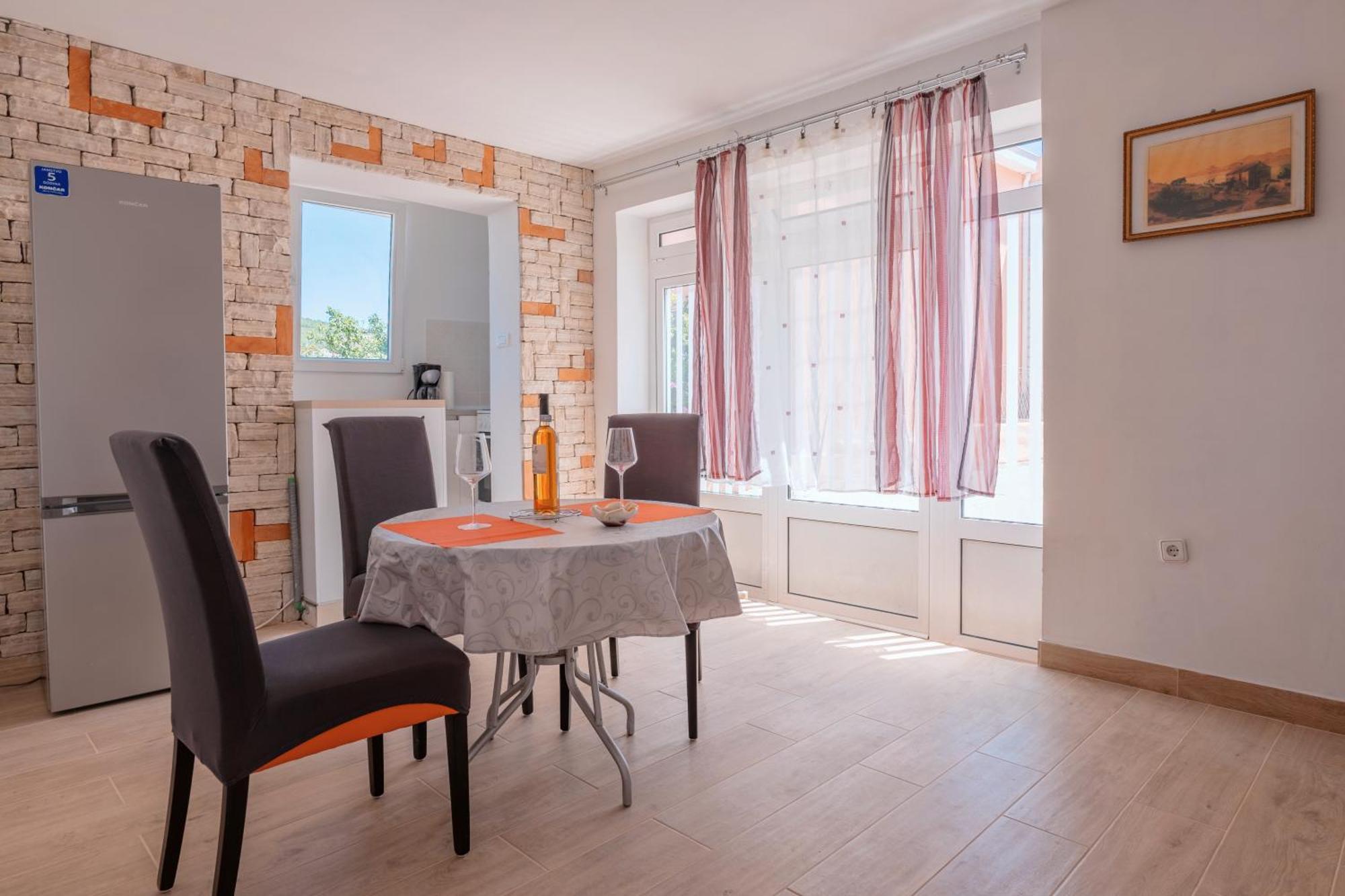 שיבניק Apartments Ema מראה חיצוני תמונה
