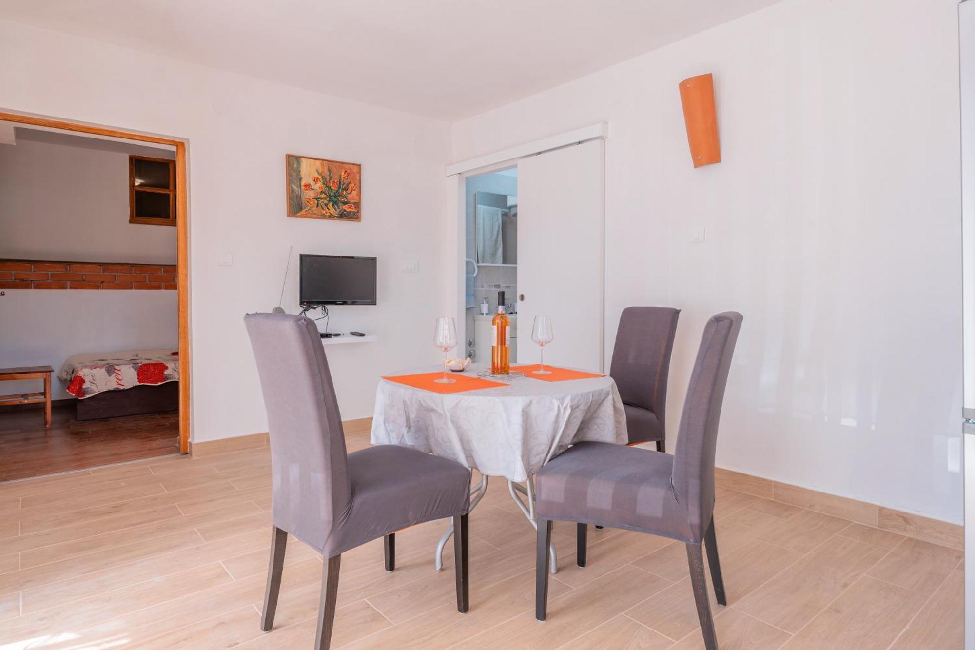 שיבניק Apartments Ema מראה חיצוני תמונה