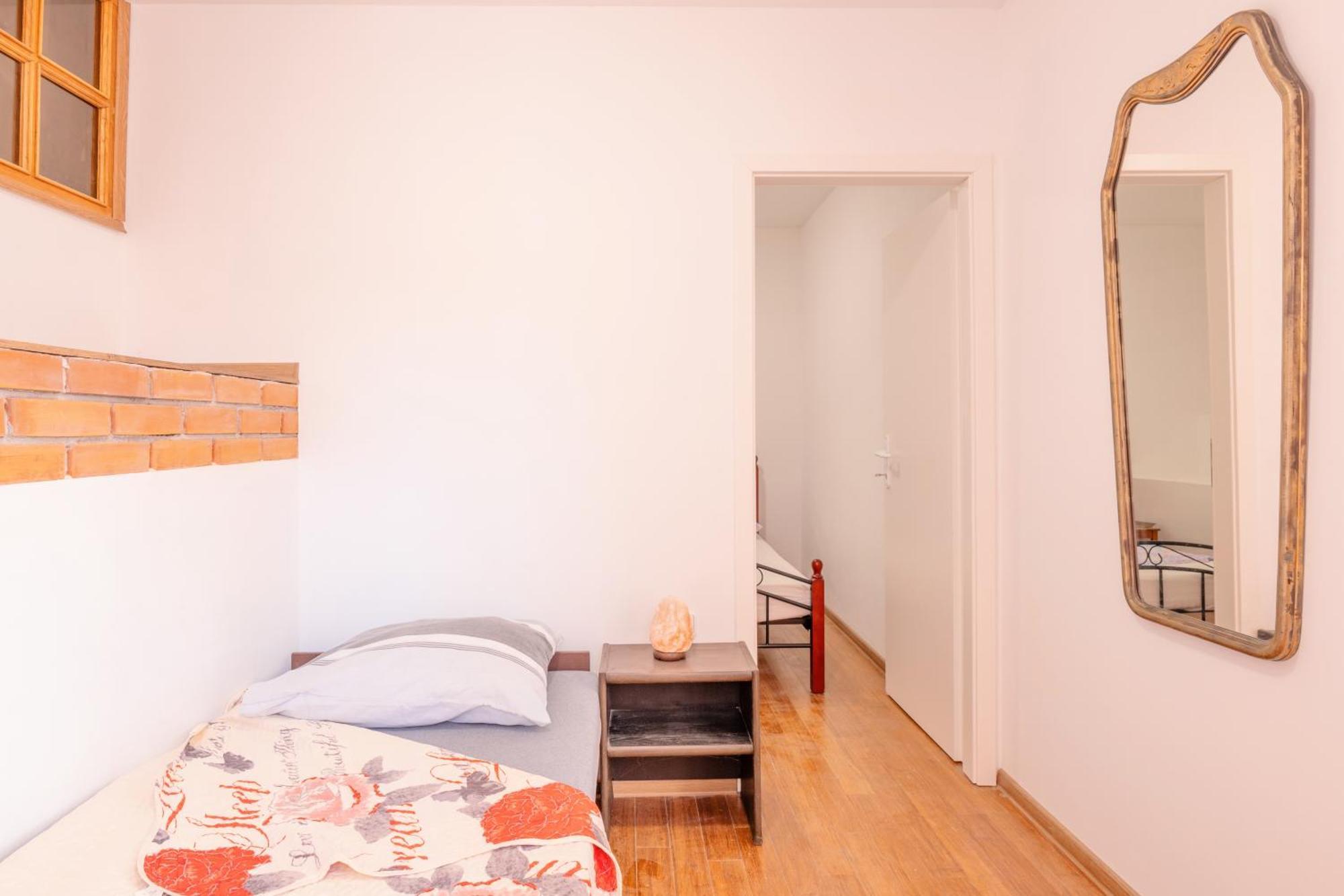 שיבניק Apartments Ema מראה חיצוני תמונה