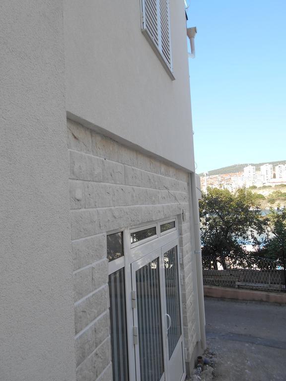 שיבניק Apartments Ema מראה חיצוני תמונה
